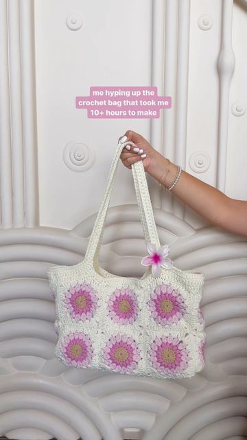 mahum on Instagram: "i crochet relatively fast but granny square bags still take insanely long to make (but look how cute it turned out, definitely worth the hand cramps!) 🌸 what’s a project that took you a ridiculous amount of time to make? 🎥 tutorial for this sunburst granny square tote bag is on my yt channel 🏷 #crochet #crochetbag #crochetbags #crocheter #crochetaccessories #crochetideas #crochetinspo #crochetinspiration" Crotchet Bags Granny Square, Crochet Projects Granny Square, How To Crochet A Granny Square Bag, Crochet Sunburst Granny Square Bag, Sunburst Granny Square Bag, Crochet Sunburst Granny Square, Things To Make Out Of Granny Squares, Mahum Crochet, Granny Square Bag Crochet