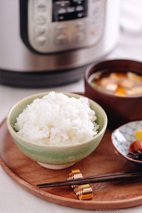 Instant Pot Rice - How to Make Perfect Steamed Rice in an Instant Pot. #instantpot #rice | Easy Japanese Recipes at JustOneCookbook.com Instantpot Rice, Yakimeshi Recipe, Japanese Rice Dishes, Instant Pot Rice, Recipes Japanese, Just One Cookbook, Easy Sushi, Easy Japanese Recipes, Japanese Recipes