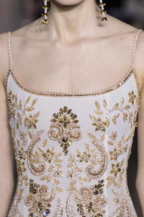 Haute Couture Style, Gown Ideas, Elie Saab Couture, Georges Hobeika, Couture Mode, Spring 2017, Gold Dress, Bridal Gown, Fancy Dresses