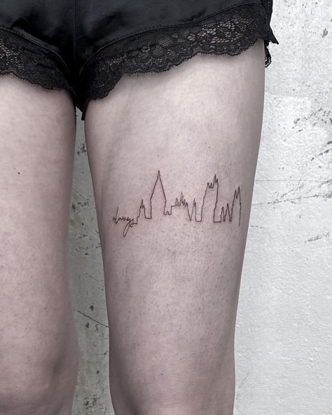 MIMI M on Instagram: “Hogwarts Skyline ⚡️ Thank you so much Carolin for your trust ! . . . #tattoo #finelinetattoo #skylinetattoo #hogwarts #harrypotter…” Hogwarts Skyline Tattoo, Hogwarts Skyline, Trust Tattoo, Skyline Tattoo, Single Line Tattoo, Fine Line Tattoo, Line Tattoo, Scottish Castles, Fine Line Tattoos