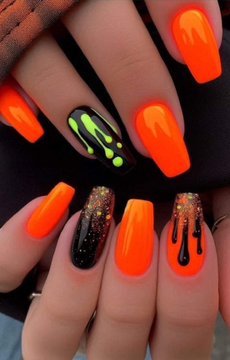 Orange Glow In The Dark Nails, Orange And Purple Nails Ideas, Neon Orange Halloween Nails, Bright Colored Nail Designs, Neon Short Nails Designs, Orange Halloween Nail Designs, Halloween Nails Neon, Orange Design Nails, Orange And Black Halloween Nails