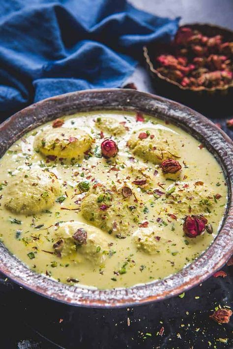 A popular Bengali dessert, also known as Rossomoloi, Rasmalai is a heavenly sweet made with milk. Here is an easy homemade recipe to make Rasmalai. #Indian #Sweet #Dessert Ras Malai Recipe, Malai Recipe, Rasmalai Recipe, Ras Malai, Veg Appetizers, Bangladeshi Food, Diwali Food, Paneer Recipes, Easy Homemade Recipes