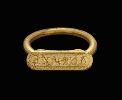 Phoenician gold ring, dated to the 7th century BCE. The ring was found in Kamiros, Rhodes. Ancient Carthage, Roman Ring, Gold Finger Rings, Ancient Jewellery, Carnelian Earrings, Gold Lotus, Historical Jewellery, The British Museum, Ancient World