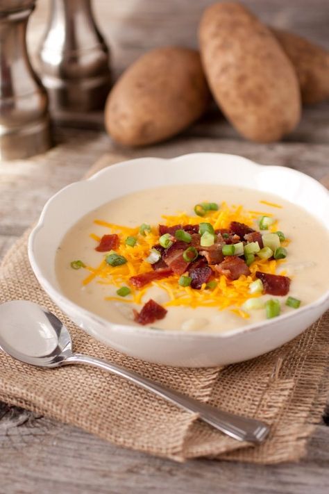 Cheesy+Bacon+Ranch+Potato+Soup Ranch Potato Soup, Paula Deen Potato Soup, Loaded Potato Soup, Potato Leek, Bacon Recipe, Potato Leek Soup, Baked Potato Soup, Loaded Potato, Fine Cooking