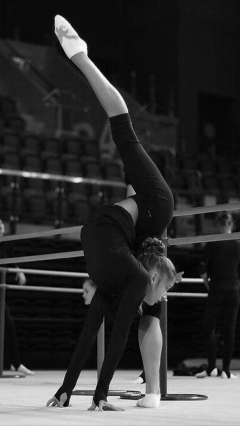 Flexibility Goals, Alexandra Soldatova, Rhythmic Gymnastics Training, Aerial Gymnastics, Dance Motivation, Gymnastics Flexibility, Flexibility Dance, Ballet Academy, Gymnastics Training