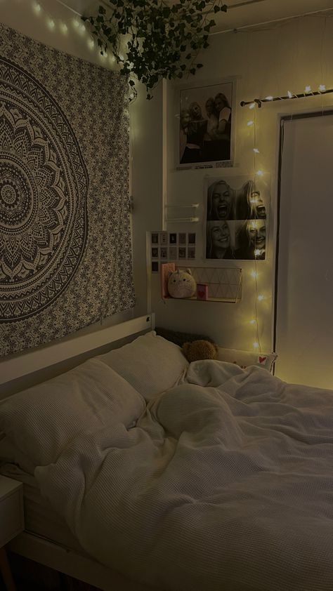 Tapestry Fairy Lights, Bedroom Inspirations Fairy Lights, Bedroom Inspo Tapestry, Room Ideas With Tapestry And Led Lights, Room Inspo With Tapestry, Tapestry With Fairy Lights, Room Inspo Tapestry, Bedroom Tapestry Aesthetic, Wall Tapestry Bedroom Aesthetic