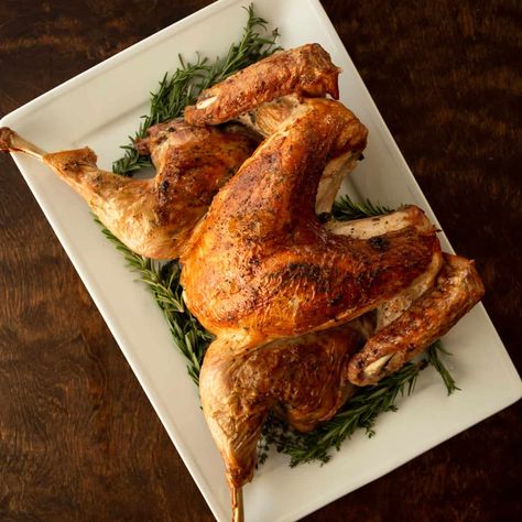 Spatchcock Roasted Turkey with Herbs Roasted Dinner, Thanksgiving Roast, Spatchcock Turkey, Christmas Turkey Recipes, Carving A Turkey, Roast Turkey Recipes, Dinner Leftovers, Turkey Glaze, Oven Roasted Turkey