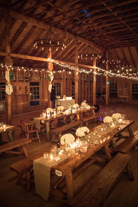 Farmhouse Wedding Ideas Outside, Rustic Wedding Indoor Reception, Country Style Wedding Reception, Outdoor Country Wedding Reception, Rustic Tent Decor, Country Prom Ideas Decoration, Rustic Theme Birthday Party Decor, Quinceanera Rustic Theme, Rustic Wedding Party Table