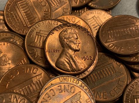 1962 Penny Value - The reason 1962 pennies are worth so much money is because they contain copper -- a valuable metal that’s worth saving. Find out how much your 1962 penny is worth here. Plus a list of rare 1962 error pennies that you can still find in your pocket change! Valuable Wheat Pennies, Penny Value Chart, Wheat Penny Value, Old Pennies Worth Money, Old Coins Value, Rare Pennies, Penny Values, Valuable Pennies, Old Coins Worth Money