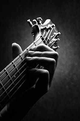 Guitarist Photography, Guitar Portrait, Music Photoshoot, Low Key Photography, Musician Portraits, Musician Photography, Guitar Photos, Hand Photography, Guitar Photography