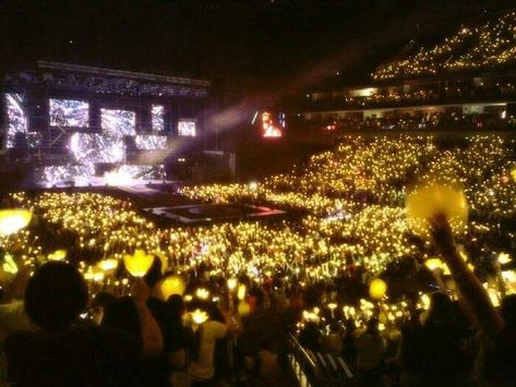 Bigbang Concert, Bigbang Vip, Daesung Bigbang, Lightstick Kpop, Yg Family, Vip Bigbang, Mood Colors, Concert Stage, Concert Aesthetic