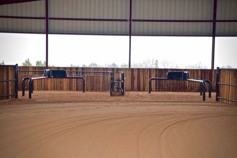 Horse roping arena Roping Arena, Roping Arena Ideas, Rodeo Arena Design, Arena Work For Horses, Arena With Stalls, Horse Arena Obstacles, Indoor Riding Arena With Stalls, Livestock Barn, Barn Layout