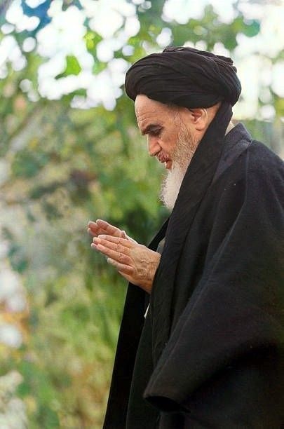 Ayatollah Khomeini, Imam Khomeini, Supreme Leader Of Iran, Mekka Islam, Surreal Scenes, Religious Pictures, Beautiful Angels Pictures, Shia Islam, Baby Posters