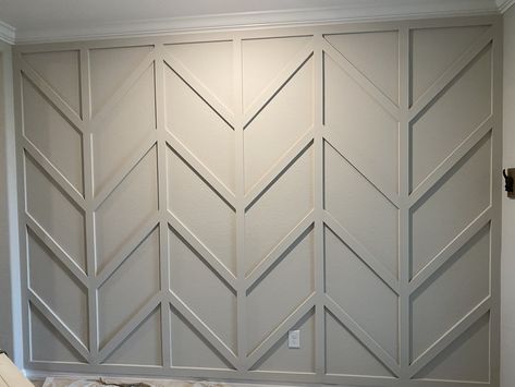 White Statement Wall, Board And Batten Geometric Wall, Waincosting Design Living Room, Textured Accent Walls In Living Room, Herringbone Wall Wood, Herringbone Panelling, Chevron Feature Wall, Entry Wall Design, Entryway Accent Wall Ideas