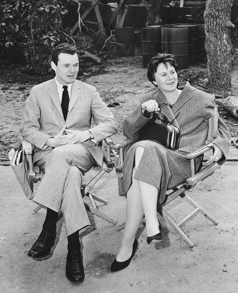 Watching the filming of a scene for the movie are producer Alan Pakula and Harper Lee. Harper Lee Books, Mary Badham, Kill A Mockingbird, Robert Duvall, Woman Authors, Harper Lee, Gather Together, To Kill A Mockingbird, Book Things