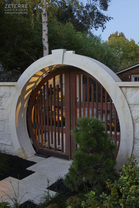 Japanese Entrance, Japanese Gate, Arch Gate, Compound Wall Design, Gate Designs Modern, Moon Gate, Garden Water Feature, Gate Ideas, Garden Entrance