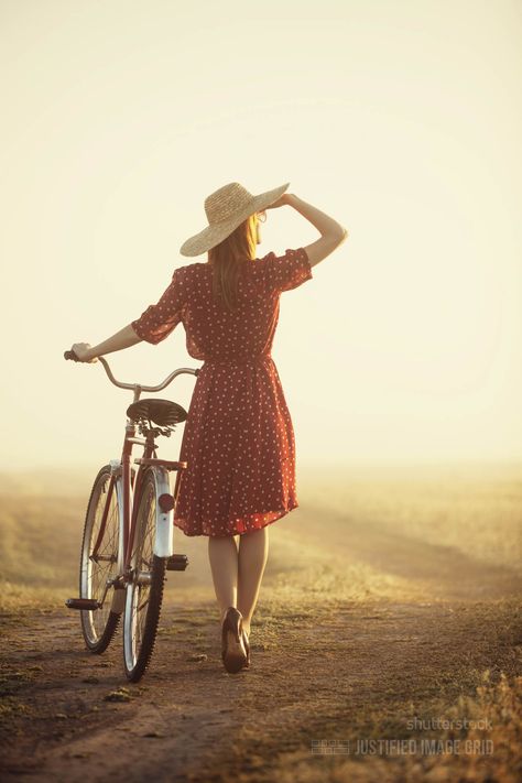 Female Cyclist, Wide Brim Straw Hat, Black And White Movie, Bicycle Girl, Fashion Week Street Style, Women Life, Summer Accessories, Straw Hat, Photography Inspiration