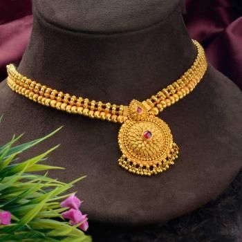 Gold Jwelery Designs Latest, 3 Pavan Gold Necklace, Nackles Gold Design Latest, Waman Hari Pethe Gold Jewellery, Indian Gold Necklace Designs Simple, Simple Gold Necklace Designs Latest, Latest Gold Set Designs, Malabar Gold Jewellery Necklaces, Gold Bangals Design Latest