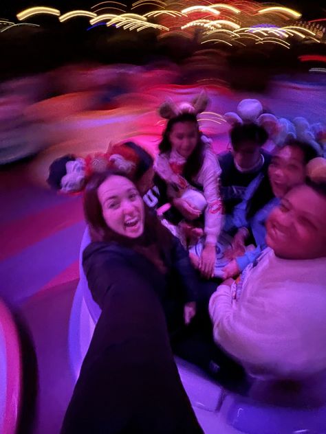 disneyland picture ideas photo dump teacups friends Disneyland Teacups Pictures, Disney Selfies Ideas, Disneyland Picture Ideas, Disney Selfie, Southern Nights, Disney Picture Ideas, Friend Group Pictures, Disneyland Rides, Squad Pictures