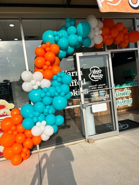 Blue And Orange Balloon Garland, Library Colors, Orange Balloon Garland, School Balloons, Blue Birthday Parties, Orange Balloons, Orange Party, Silver Party, Family Weekend