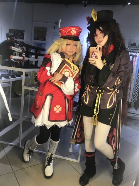 Matching Cosplays For Friends, Cosplay Duo Ideas, Duo Cosplay Ideas, Cosplayer Aesthetic, Couple Cosplays, Matching Cosplay, Duo Cosplay, Genshin Cosplays, Genshin Cosplay