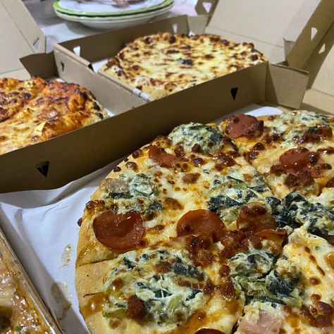 Satisfy your cravings with @greenwichpizza Pizza Buy 1 Get 2 Promo! You will get not just one but three delicious pizzas for as low as ₱485 🍕💚 You can choose from: 12-inch Hawaiian Overload + 2 Classic Pizzas for ₱485 or 12-inch Honey-Glazed Spinach & Pepperoni + 2 Classic Pizzas for ₱605 ✨ Available for dine-in and take-out at all Greenwich stores nationwide until September 30! 🙌💚 Hurry, grab this deal while it lasts! #FeelGBuy1Take2 #GreenwichPizza #GreenwichPH #GreenwichBarkada Greenwich Pizza, Ugc Photos, Classic Pizza, Honey Glazed, Delicious Pizza, Buy 1, Spinach, Pizza, Honey