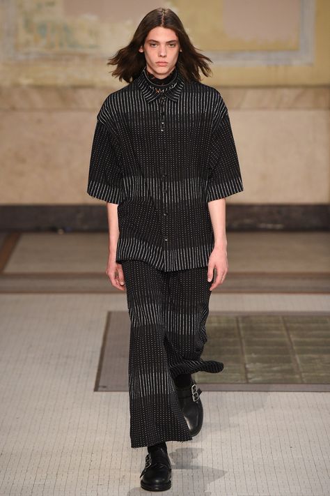 Damir Doma, Look #34 Erin Mommsen, Damir Doma, Menswear Runway, Cyberpunk Fashion, Menswear Fashion Show, Menswear Fashion, Future Fashion, Menswear Collection, Real Beauty