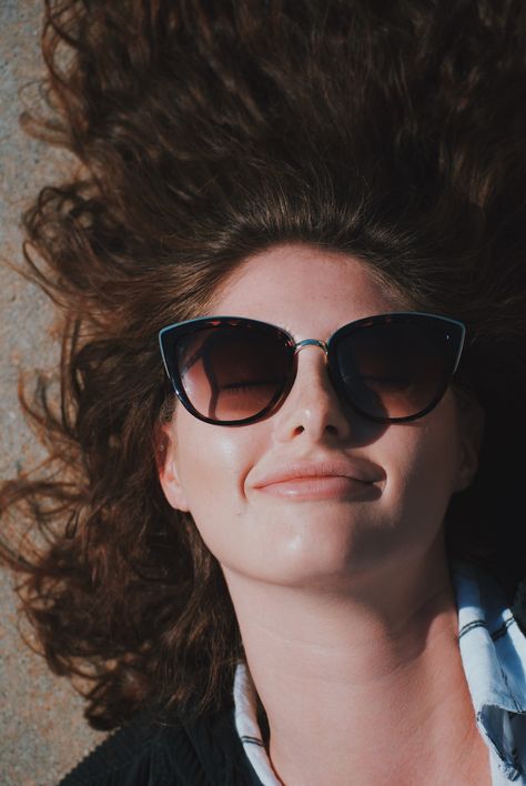 Thanks to @joelmott3 for making this photo available freely on @unsplash 🎁 Cute Short Haircuts, Cute Braided Hairstyles, Cat Eye Sunglasses Women, Long Faces, Square Faces, Womens Wigs, Black Sunglasses, Mirrored Sunglasses Women, 100 Human Hair