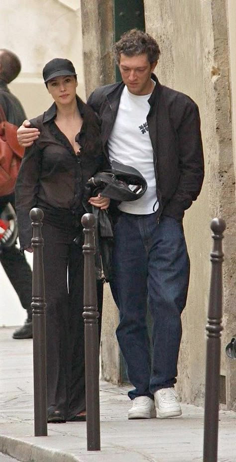 Vincent Cassel Monica Bellucci, Monica Belluci Style, Diva Chic, Tony Soprano, Vincent Cassel, French Models, Dad Fashion, Yoga Benefits, Monica Bellucci