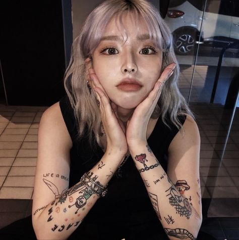 Uzzlang Tattoo, Hyori030 Ulzzang, Korean Letters Aesthetic, Korean Girl Tattoo, Letters Aesthetic, Korean Letters, Tattoo Aesthetic, Fashion Kpop, Fotos Goals