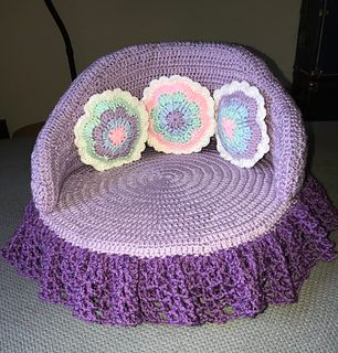 Ravelry: nanapatlee's Kitty Couches - Purple Bed Crochet Cat Couch, Cat Sweater Pattern, Cat Bed Pattern, Crochet Cat Bed, Cat Couch, Diy Dog Bed, Crochet Cat Pattern, Exotic Animals, Dog Pet Beds