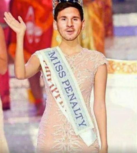 Fifa Funny, Funny Football Pictures, Messi Funny, Ronaldo Pictures, African Print Maxi Skirt, Football Players Images, Soccer Memes, Eden Hazard, Soccer Funny