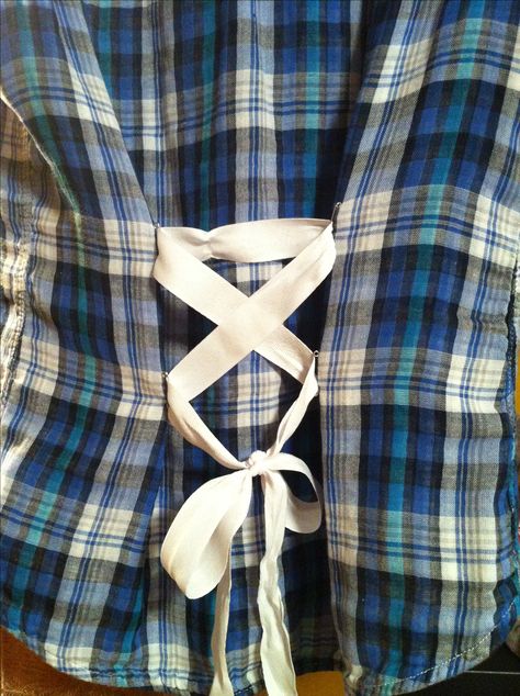 How To Make A Shirt Tighter No Sew, Safety Pin Shirt, Lumberjack Style, Clothes Upcycle, Altered Clothing, More Feminine, Make Do And Mend, Diy Sweatshirt, Clothing Diy