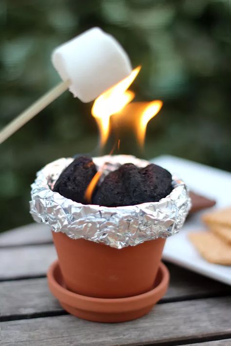 DIY Mini S'mores Terra Cotta Fire Pit | eHow Fire Pit Food, Mini Fire Pit, Fire Pots, Tabletop Firepit, Chocolate Graham Crackers, Roasting Marshmallows, Winter Ideas, Diy Fire Pit, Big House