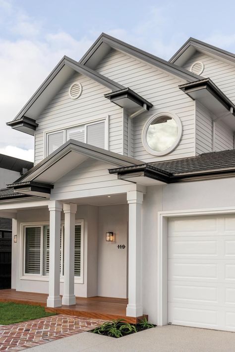 White Townhouse Exterior, White Townhouse, American Style Homes, Hamptons House Exterior, Hamptons Farmhouse, Modern Hamptons, Outside House Colors, Raised House, Townhouse Exterior