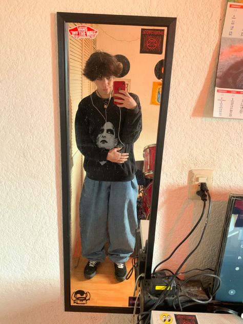 Sk8 Sta Outfit, Old Skater Style, Japanese Skater Style, Skater Pants Outfit, 80s Skater Aesthetic, Skate Style 90s, Y2k Skater Outfits, 90s Skater Outfits, Caradoc Dearborn