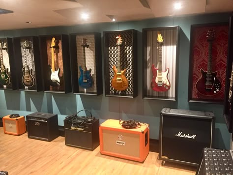 Drum Storage Ideas, Guitar Collection Display, Guitar Room Ideas, Studio Bedroom Ideas, Guitar Decor Ideas, Music Studio Bedroom, Music Store Design, Studio Lounge, Guitar Decor