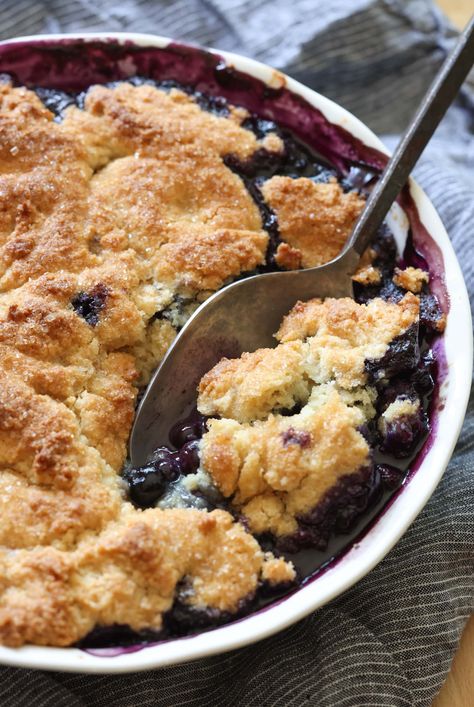 Gluten Free Blueberry Cobbler, Blueberry Pudding Cake, Blueberry Cobbler Recipe, Easy Blueberry Cobbler, Blueberry Pudding, Blueberry Desserts Recipes, Blueberry Cobbler Recipes, Cobbler Recipes Easy, Cobbler Easy