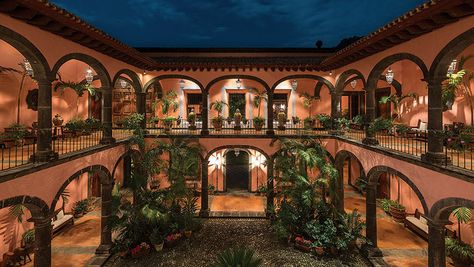 10 Haciendas en México que debes visitar Spanish Haciendas, Mexican Style Homes, Hacienda Homes, Indoor Courtyard, Spanish Hacienda, Mexican Hacienda, Hacienda Style Homes, Mexico House, Courtyard House Plans