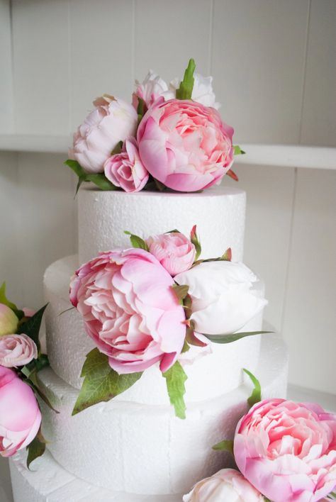 Cake Flowers Wedding, Wedding Cake Peonies, Peony Cake, 50th Wedding Anniversary Cakes, Flowers Wedding Cake, Wedding Cake Flowers, Wedding Anniversary Cakes, Birthday Cake With Flowers, Silk Wedding Bouquets