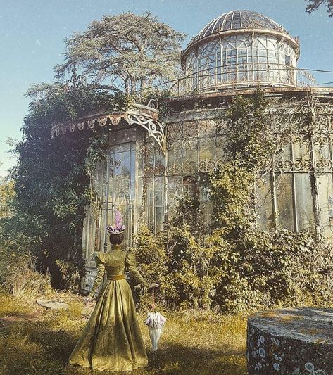 Enchanted Living on Instagram: “Victorian greenhouse dreams from @somniumdantis 💕” Victorian Greenhouse, Victorian Greenhouses, Diy Greenhouse, Belle Epoque, Victorian Era, Barcelona Cathedral, Big Ben, Monument Valley, Enchanted