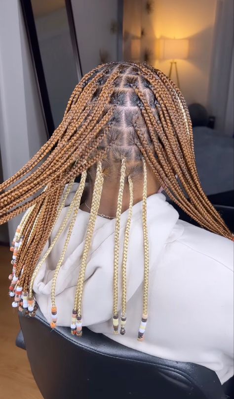 Light Brown Braids With Beads, Brown Knotless With Beads, Brown Short Braids With Beads, Short Peekaboo Braids With Beads, Peek A Boo Box Braids With Beads, Brown Braids With Beads, Brown Peekaboo Braids, Peekaboo Braids With Beads, Short Knotless Braids With Beads