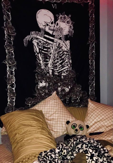 Kissing Skeleton, Skeleton Tapestry, Tarot Tapestry, Skull Tapestry, Tapestry Aesthetic, Tapestry Room, Star Tapestry, Human Skeleton, Skull Lover