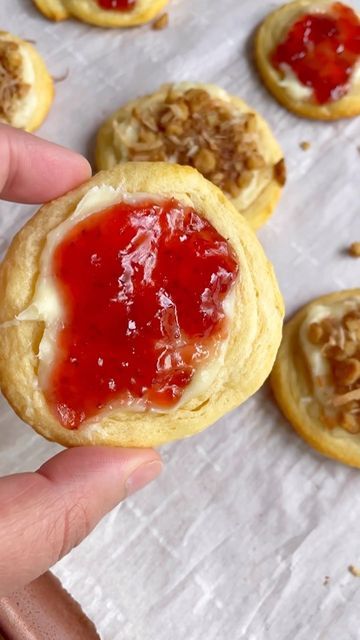 Genien on Instagram: "Crescent roll cookies Follow @genie_cooks for more. What recipe do you want to see next? 4oz cream cheese 1/2 tsp vanilla 3 tbs powdered sugar 1 pack refrigerated crescent roll dough Topping Your favorite jam Or combine: 1 cup chopped walnuts 1/2 cup sweetened shredded coconut 2 tbs sugar 1 tbs cinnamon Cut crescent dough into half inch thick slices(do not unroll!) Place on a parchment lined sheet pan and press cookies flat. In a bowl combine cream cheese, vanilla a Crescent Roll Cookies, Press Cookies, Danish Cookies, Crescent Dough Sheet, Croissant Roll, Crescent Cookies, Cream Cheese Topping, Jam Cookies, Clam Recipes