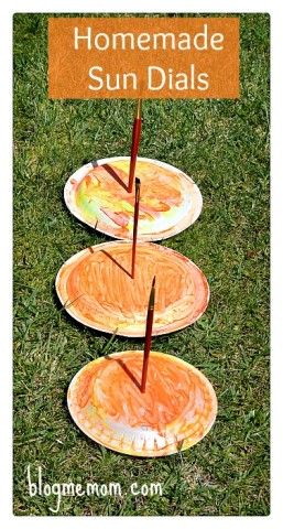 Homemade Sun Dials for kids (see also http://www.learnplayimagine.com/2014/05/how-to-make-sundial.html) Diy Sundial For Kids, Diy Sundial, Sun Ideas, Sunshine Crafts, Ngss Science, Sun Dial, Crafts Homemade, Weather Theme, Kids Sun