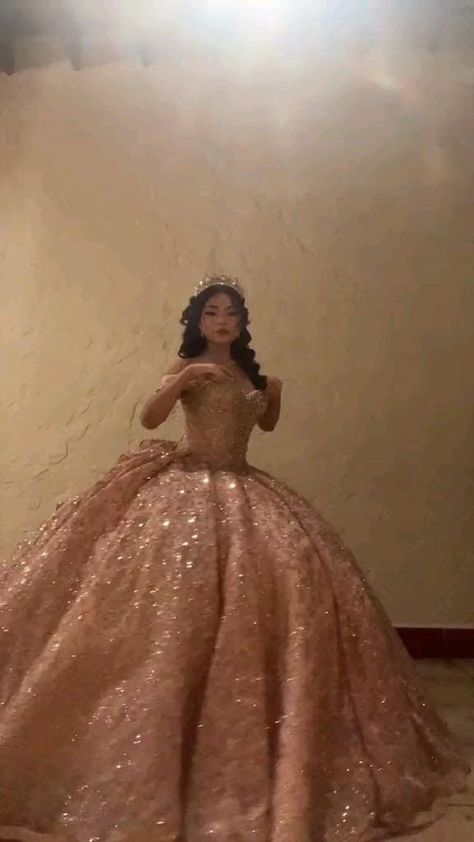 Rose Gold Quinceanera Dresses, Rose Gold Quince, Quince Dresses Champagne, Black Quince, Charro Quince, Xv Dresses, Sweet 15 Party Ideas Quinceanera, Quinceanera Pink, Mexican Quinceanera Dresses