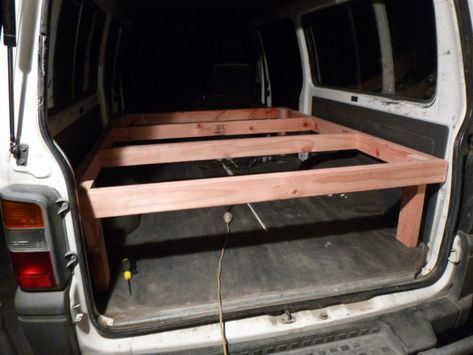 Shrieking Peanut: DIY Campervan bed setup Van Conversion Bed Frame, Bed Setup, Minivan Camper Conversion, Campervan Bed, Diy Van Conversions, Van Bed, Truck Bed Camping, Diy Campervan, Bed Platform