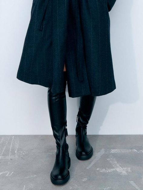 Zara Knee High Boots Outfit, Boot 2023 Trends, Zara Knee High Boots, Boot Trends 2023 2024, Over The Knee Boots 2023, Flat High Boots Outfit, Trending Boots 2023, Boots 2023 Winter, Knee High Chelsea Boots Outfit