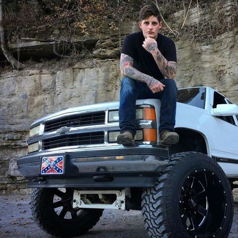 Dame upchurch is the best and he has a nice truck 💨🇺🇸🤠 Upchurch Wallpaper, Ryan Upchurch, Ryan Edwards, Country Rap, Desktop Wallpaper Design, Country Men, Cute N Country, Country Boys