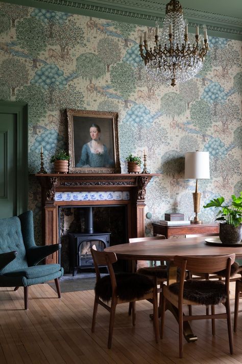 Multi Room Ideas, Country Living Decor, Interior Wall Colors, Glamorous Interiors, Georgian Furniture, Baroque Decor, Dining Inspiration, House Items, Rustic Traditional